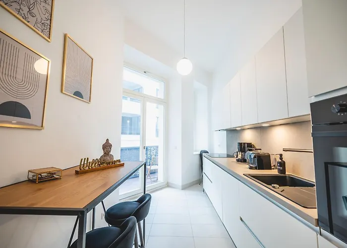 Apartment Tip! Design-apartment In Toplage 75qm In Szeneviertel